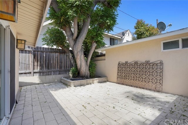 Building Photo - 2545 Elden Ave
