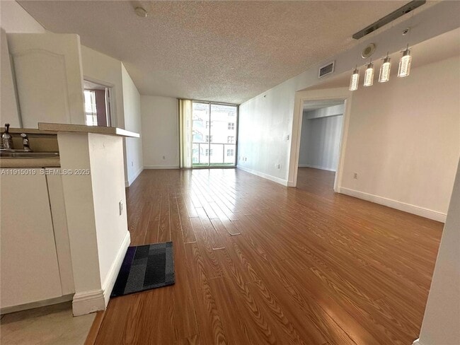 Foto del edificio - 5077 NW 7th St