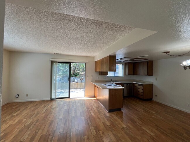 Building Photo - Two Bedroom in Rocklin!