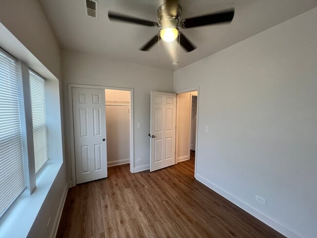 Building Photo - 8246 S Racine Ave
