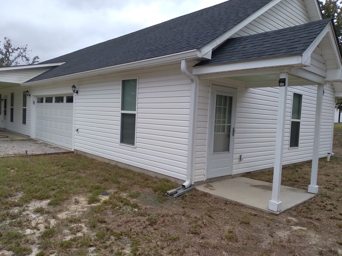 Private entry - 1284 Mackey Scott Rd