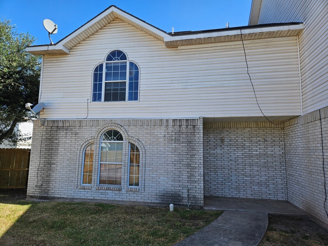 2413 N J St, McAllen, TX 78501 Townhome Rentals in McAllen TX