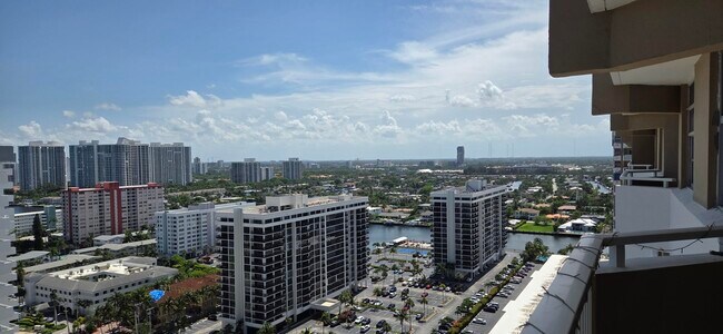 Foto del edificio - 1980 S Ocean Dr