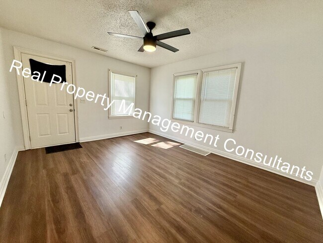 Foto del edificio - 2 Bedroom Classic Ranch