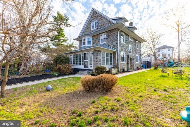 Foto del edificio - 2216 Georges Ln