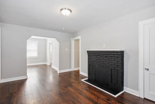 Foto del edificio - Large 2 Bedroom/1 Bath Downtown Home Near Forsyth Park