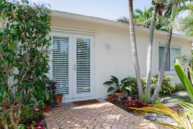 Building Photo - 247 Malverne Rd