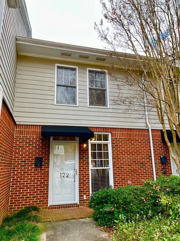 Primary Photo - 2 Bedroom Townhome