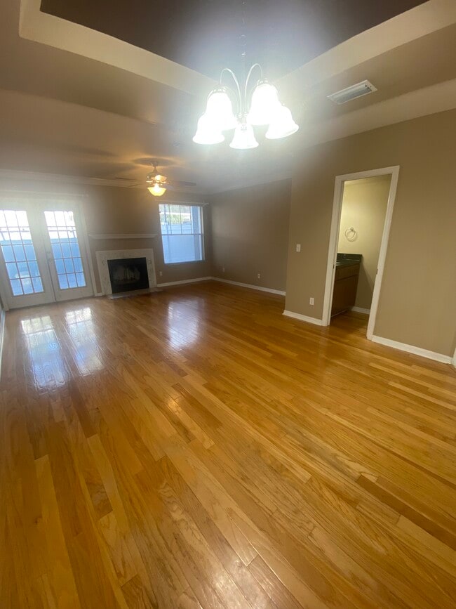 Building Photo - 315 S Edison Ave
