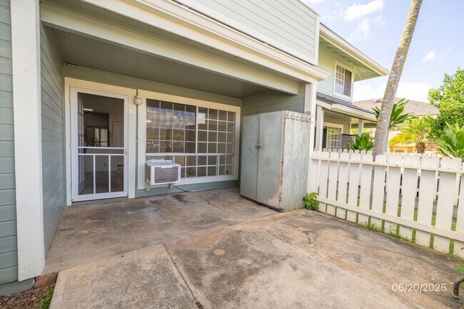 Foto del edificio - MOVE IN READY! 2/1.5/2 Renovated Unit, Cen...