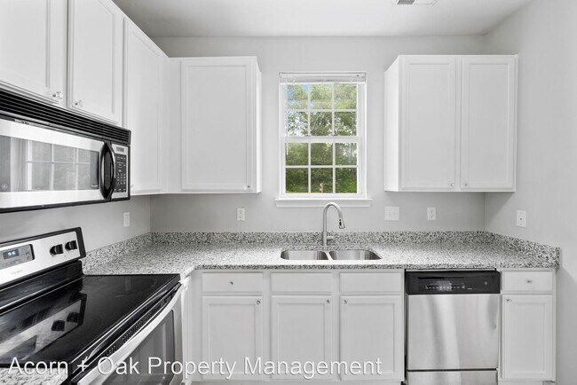 Building Photo - 4 br, 3 bath House - 710 Village Lake Dr