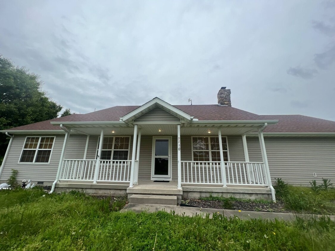 Primary Photo - BEAUTIFUL 3 BEDROOM / 2 BATHROOM HOUSE IN ...