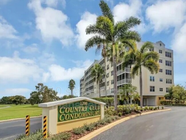 Foto del edificio - 1200 Country Club Dr
