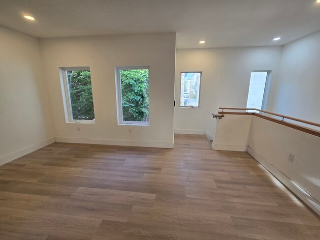 Building Photo - 413 Bellevue Ave