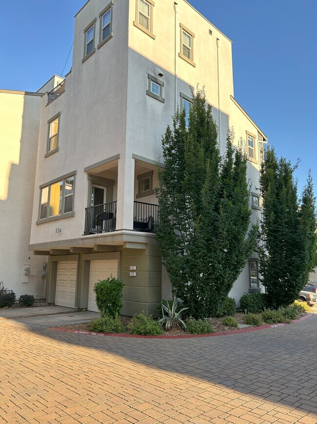Foto del edificio - 455 Lug Ln