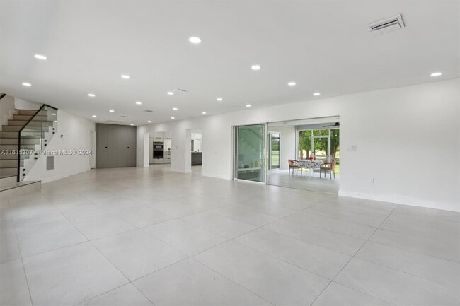 Building Photo - 6700 E Tropical Way