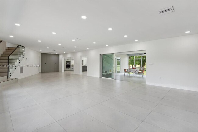 Foto del edificio - 6700 E Tropical Way