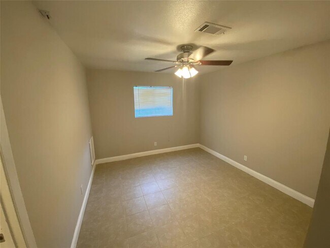 Foto del edificio - 12426 Woodlake Ln