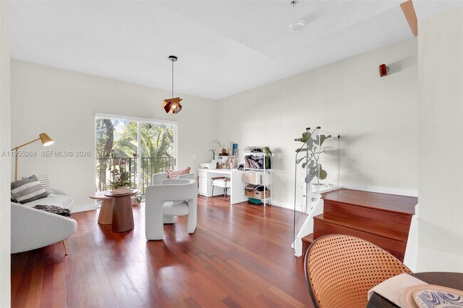 Foto del edificio - 738 NE 90th St