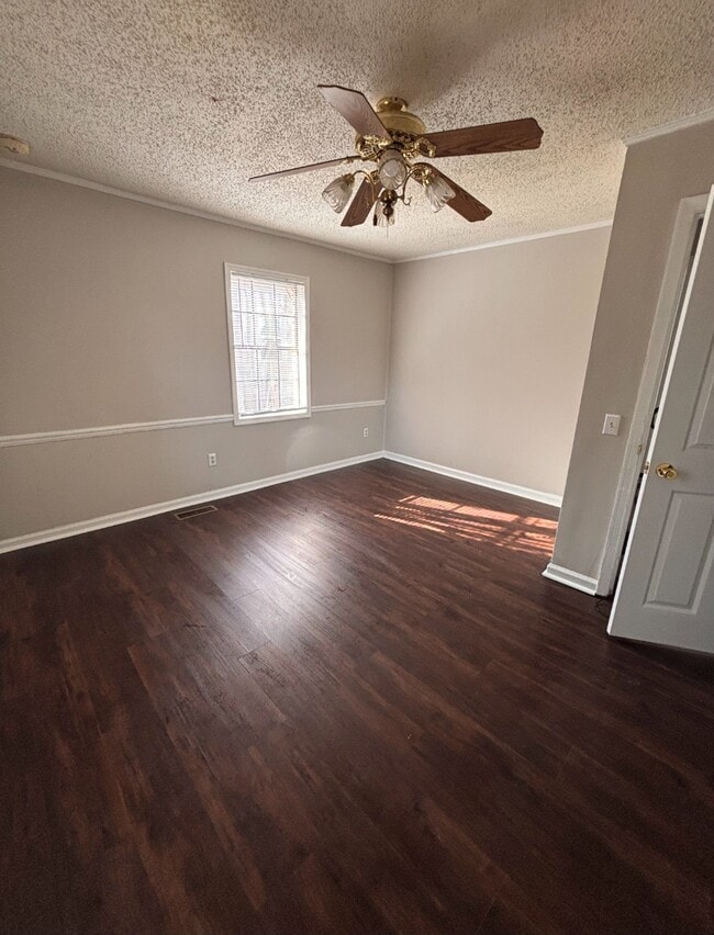 Building Photo - 2629 Belmont Ave