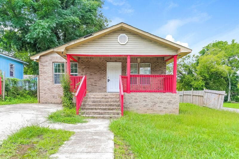 Primary Photo - 6100 Ellington St