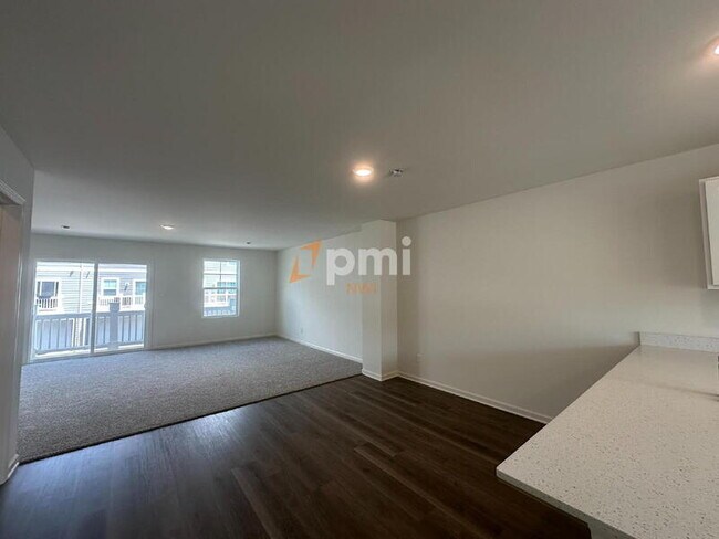 Foto del edificio - 8754 Clover Ln