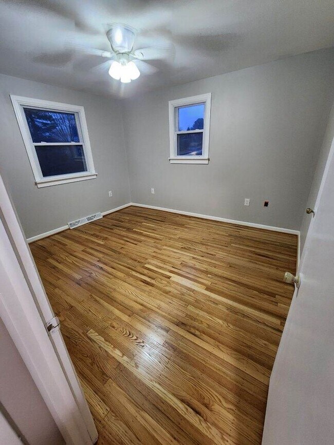 Building Photo - Welcome to Newark - newly renovated home w...