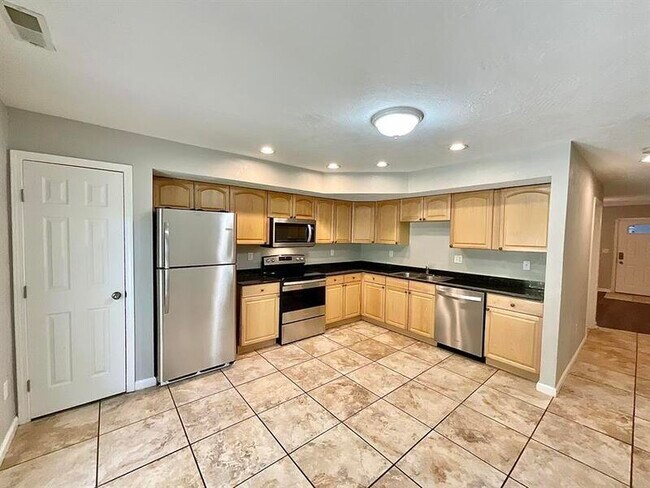 Foto del edificio - 818 Elm Way Ct