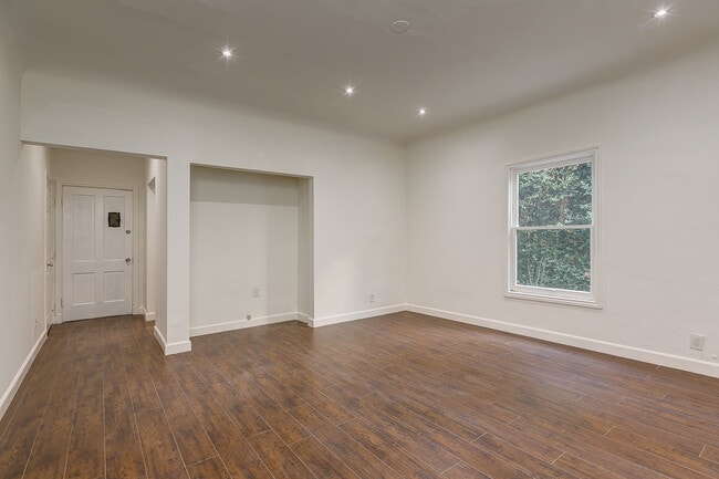 Foto del edificio - 7223-7229 Willoughby