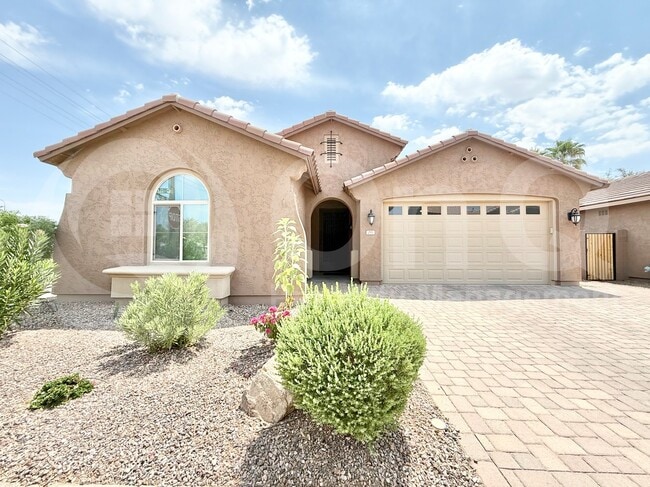 Building Photo - 293 E Glacier Dr