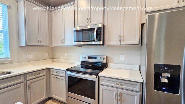 Foto del edificio - SUPER 3 BEDROOM/2.5 BATH TOWNHOME AVAILABLE IN HARMONY! TERRIFIC LWR LOCATION!