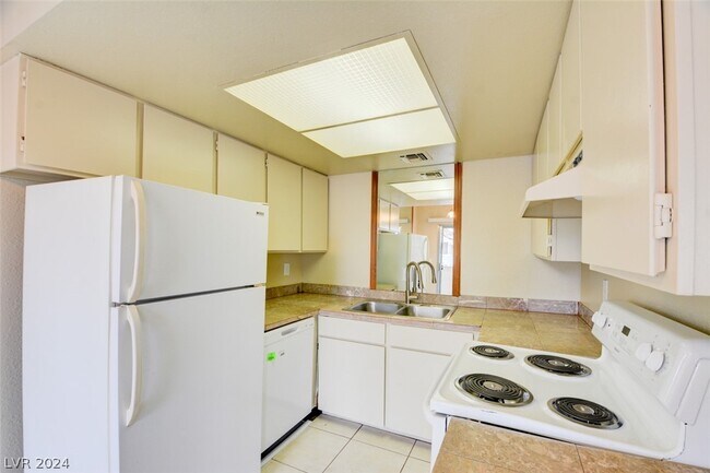 Foto del edificio - 4988 Newport Cove Dr