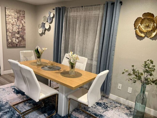 Foto del edificio - 354 Rexview Dr