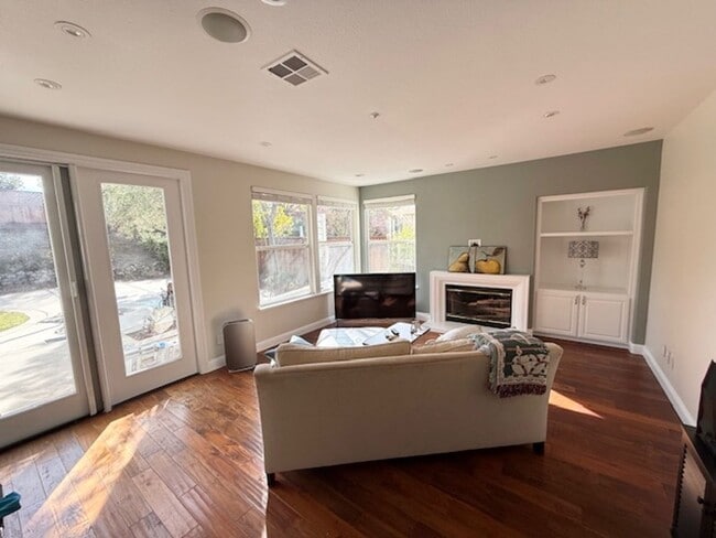 Foto del edificio - Ruby Hill 4 Bed plus Office / 3 bath, Exquisite Home in Gated Community, Amenities