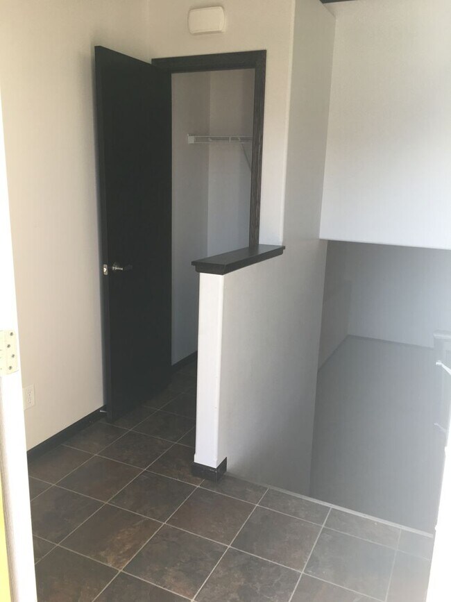 Building Photo - 3 Bed 2 Bath Twin Home