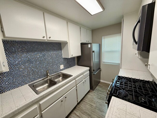 Building Photo - Ground floor 1 bedroom in quiet neighborho...