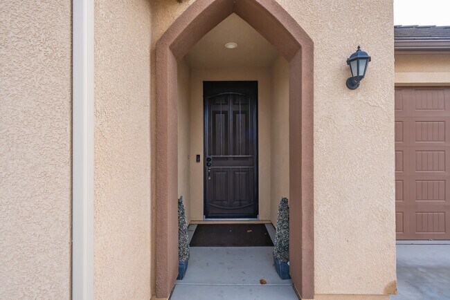 Building Photo - 3555 Encino Ave