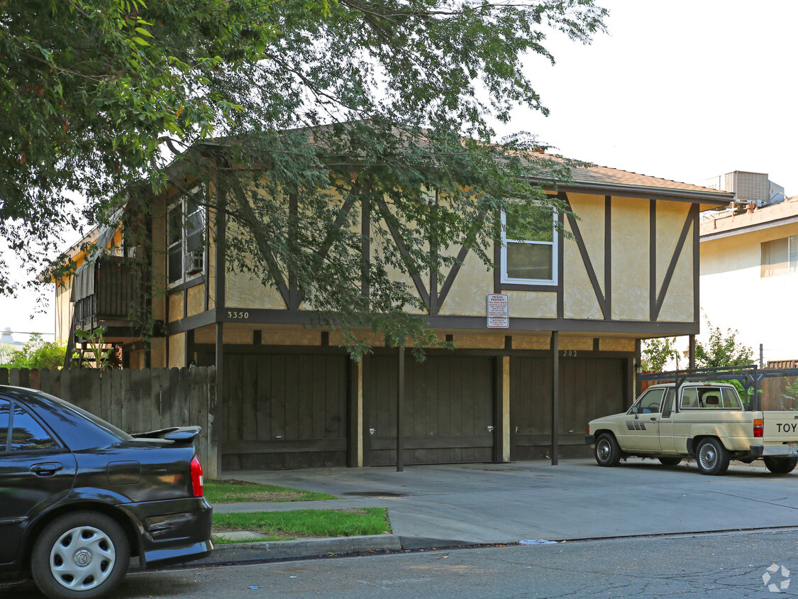 Building Photo - 3350 E Sierra Madre Ave