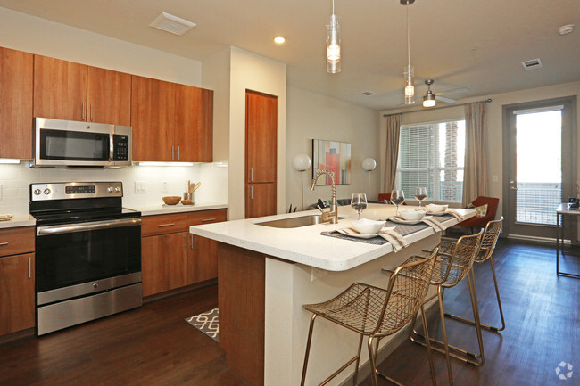 1BR, 1BA - A4.1 679 SF - Skye at McClintock Station