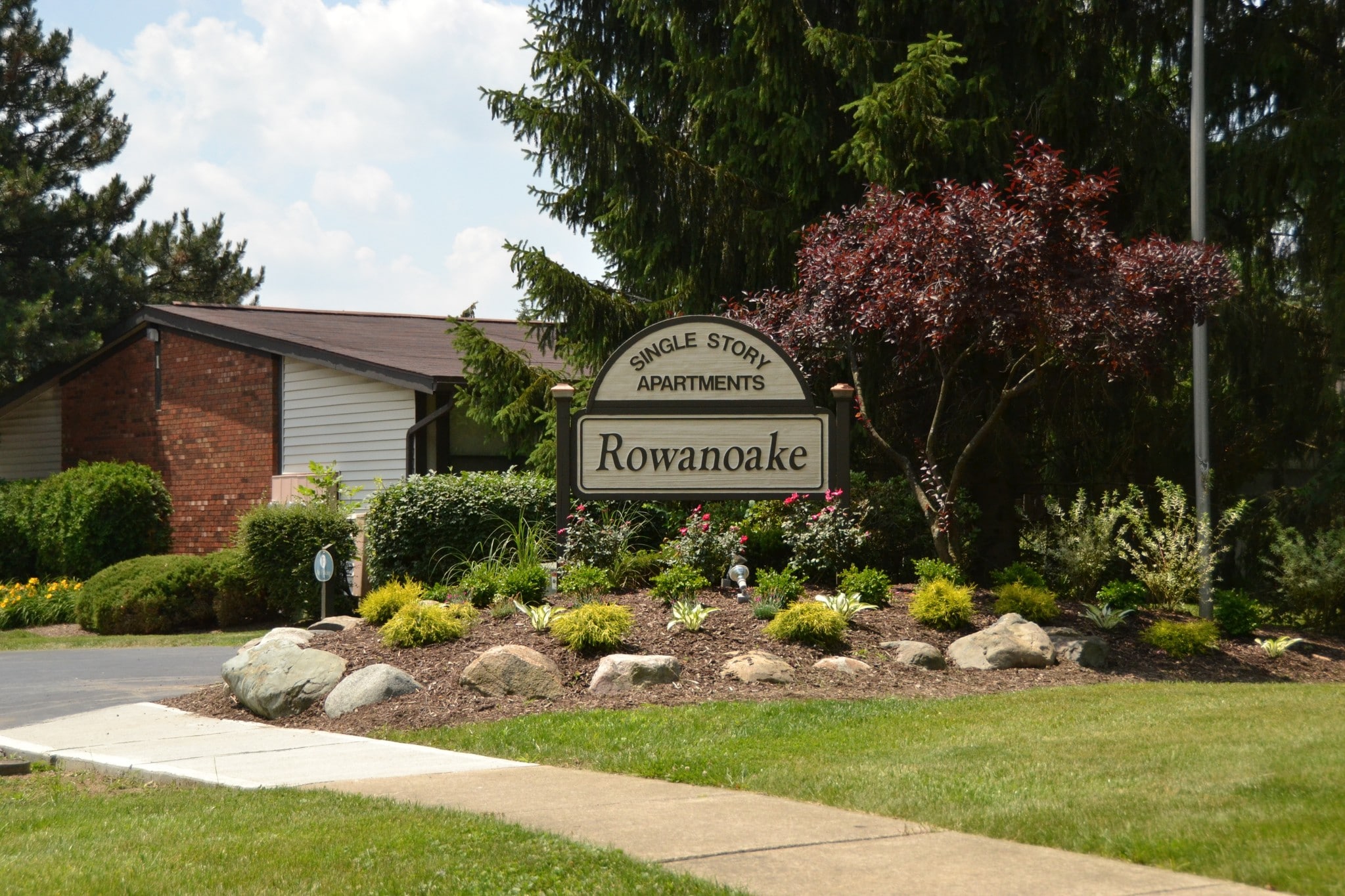 Rowanoake Apartments – photo 1 of 14
