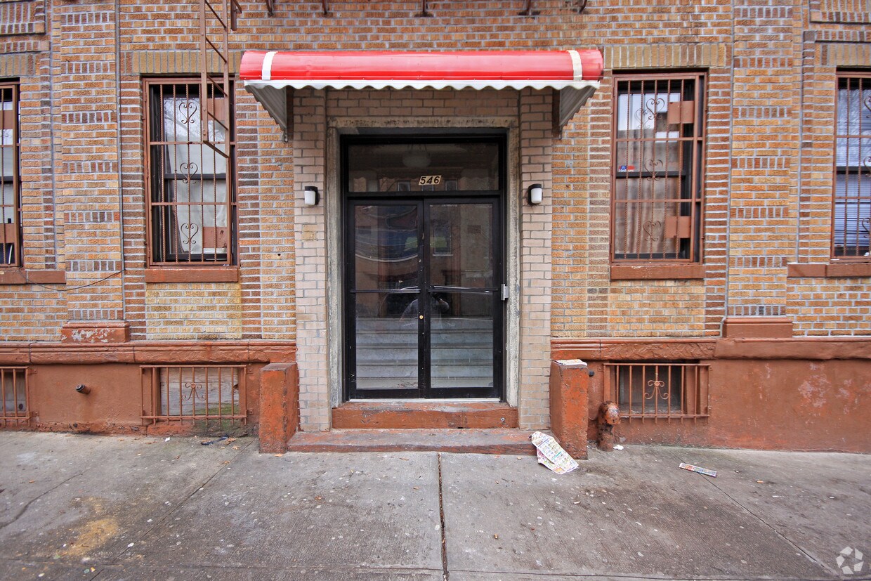 Building Photo - 546 55th St