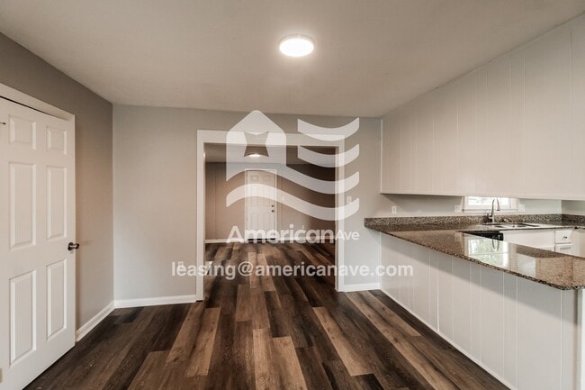 Foto del edificio - 103 Galahad Dr