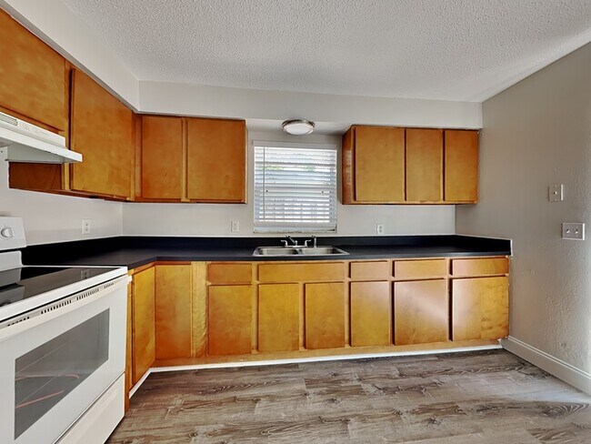 Building Photo - 15117 Avalon Ave