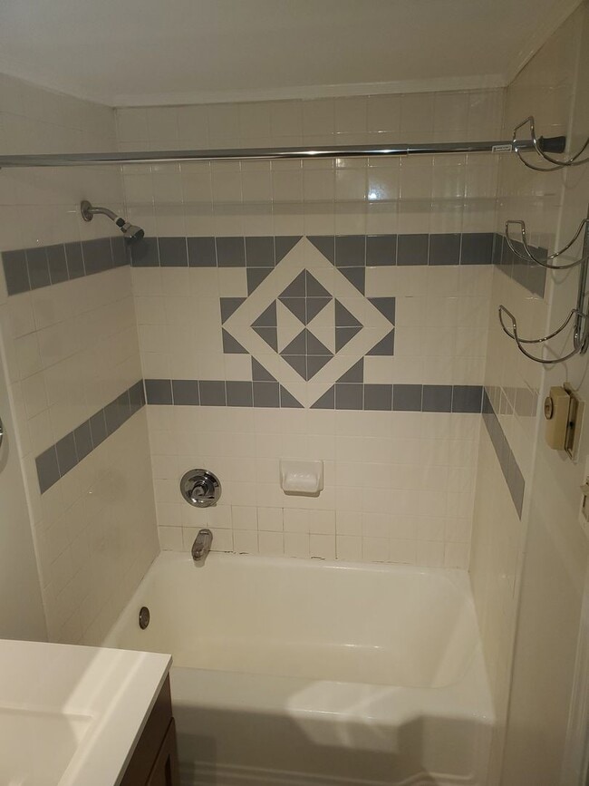 Foto del edificio - Cozy 1Bd/1Bth Upstairs Apartment in Freder...