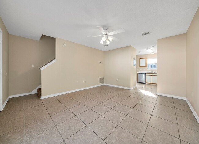Building Photo - FWB Townhome