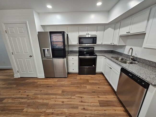 Foto del edificio - 61 Edwards Ave