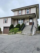 Building Photo - 135 Wallace St