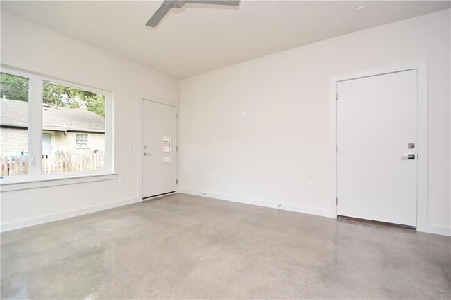 Building Photo - 5405 Sunshine Dr