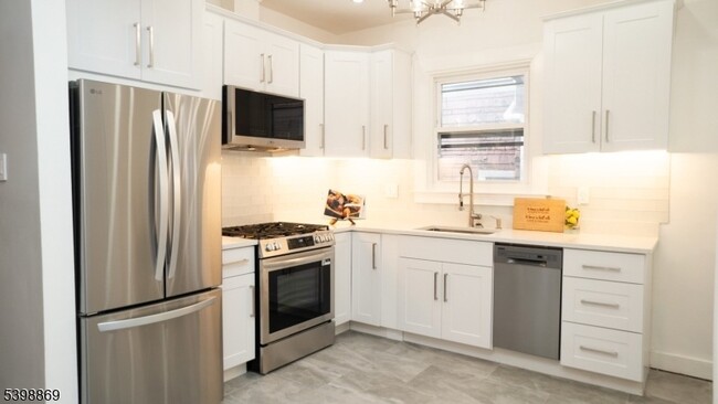 Building Photo - 65 Poe Ave