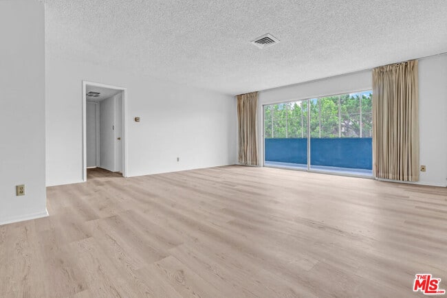 Foto del edificio - 732 Lorraine Blvd
